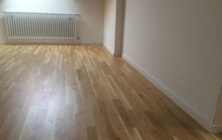 Bodenbelag mit 2-Schicht-Stabparkett Eiche